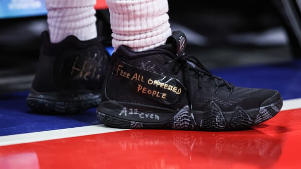 View of black Nike Kyrie shoes.